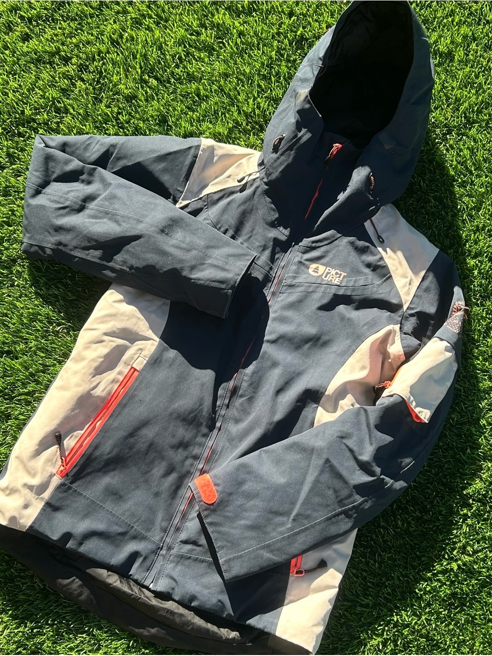 Men's/Petite Women's Navy and Cream Ski Jacket with Red Accents